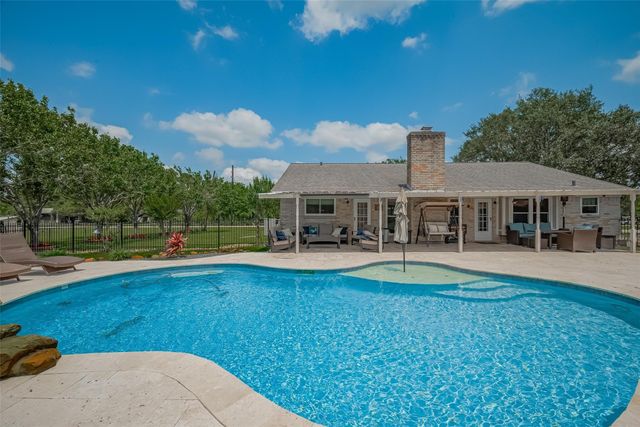 9526 Sandy Lane, Manvel, TX 77578