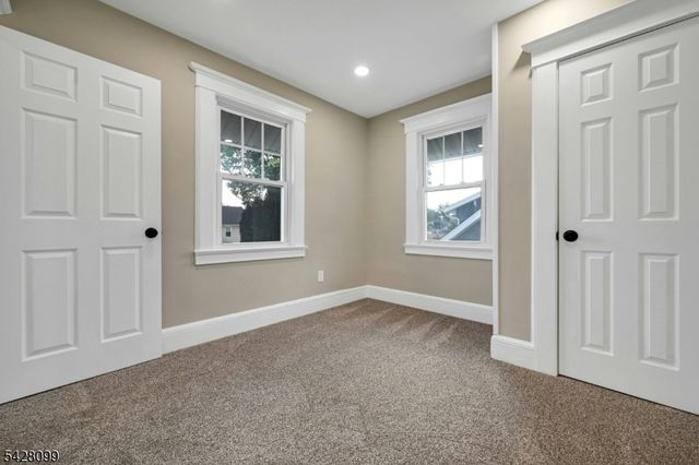 25 Marinus St, Rochelle Park Twp., NJ 07662