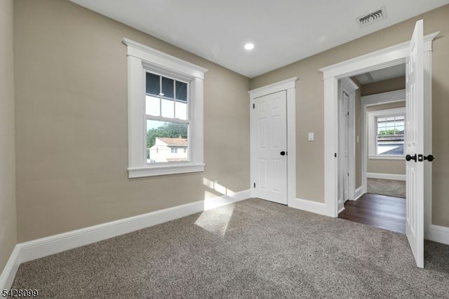 25 Marinus St, Rochelle Park Twp., NJ 07662