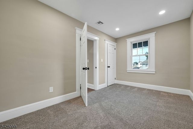 25 Marinus St, Rochelle Park Twp., NJ 07662