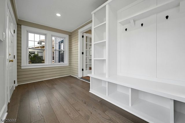 25 Marinus St, Rochelle Park Twp., NJ 07662