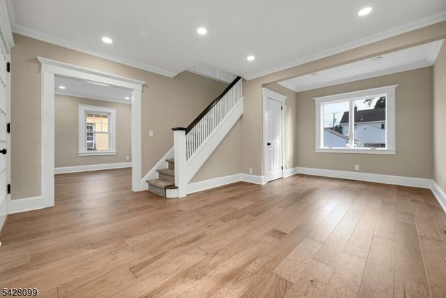 25 Marinus St, Rochelle Park Twp., NJ 07662