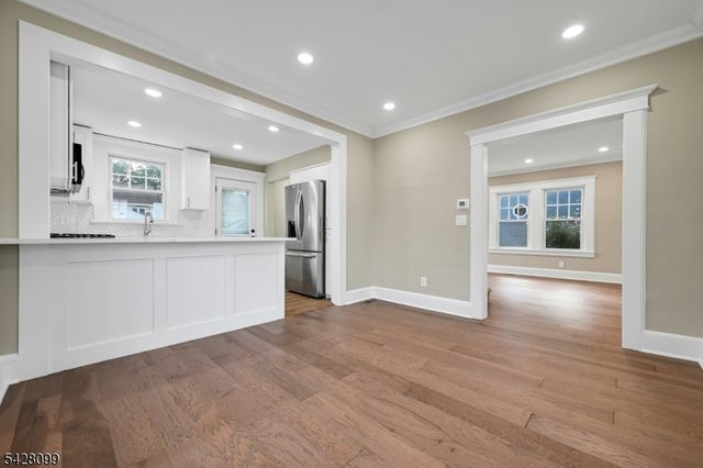 25 Marinus St, Rochelle Park Twp., NJ 07662