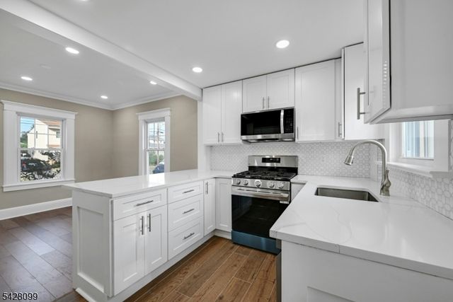 25 Marinus St, Rochelle Park Twp., NJ 07662