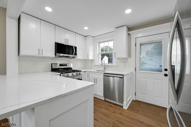 25 Marinus St, Rochelle Park Twp., NJ 07662