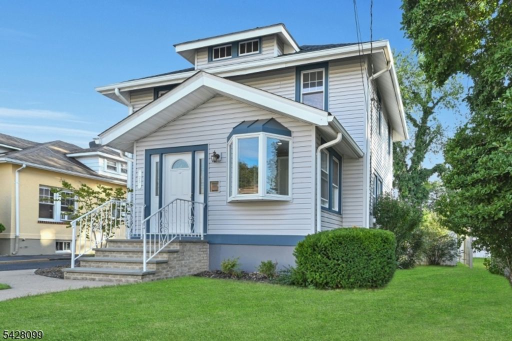 25 Marinus St, Rochelle Park Twp., NJ 07662