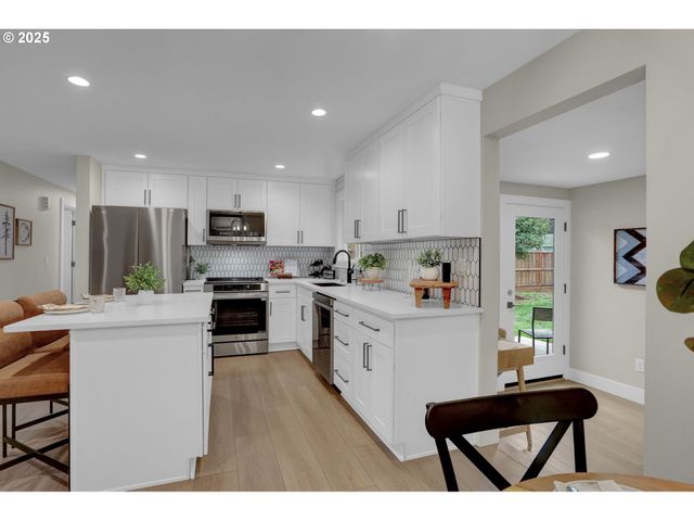 3708 GILHAM Rd, Eugene, OR 97401