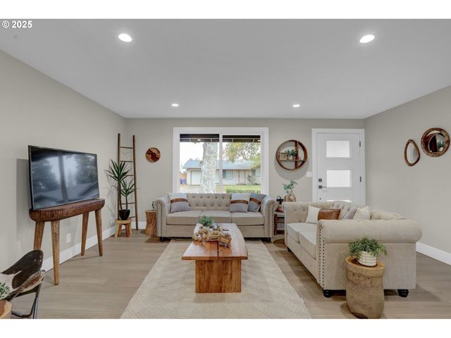 3708 GILHAM Rd, Eugene, OR 97401