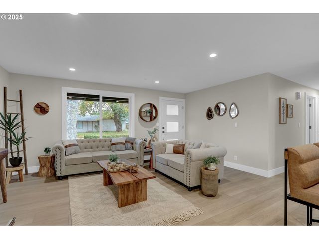 3708 GILHAM Rd, Eugene, OR 97401