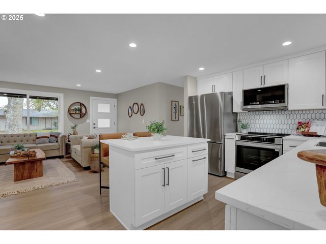 3708 GILHAM Rd, Eugene, OR 97401