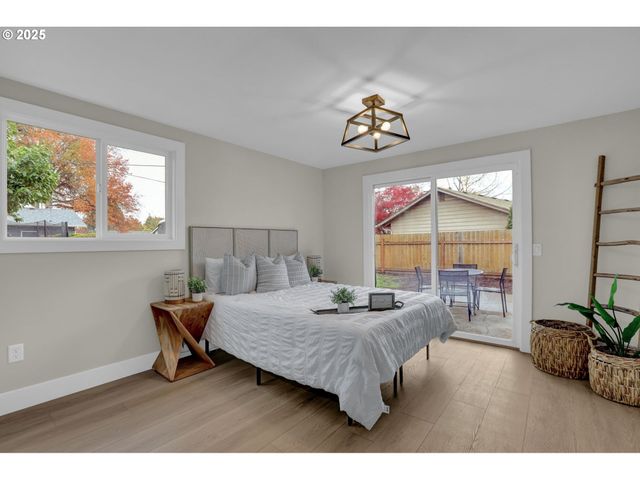 3708 GILHAM Rd, Eugene, OR 97401