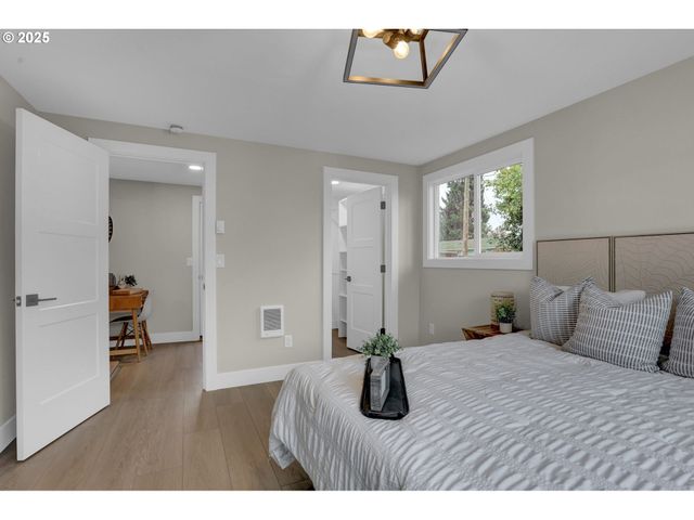 3708 GILHAM Rd, Eugene, OR 97401