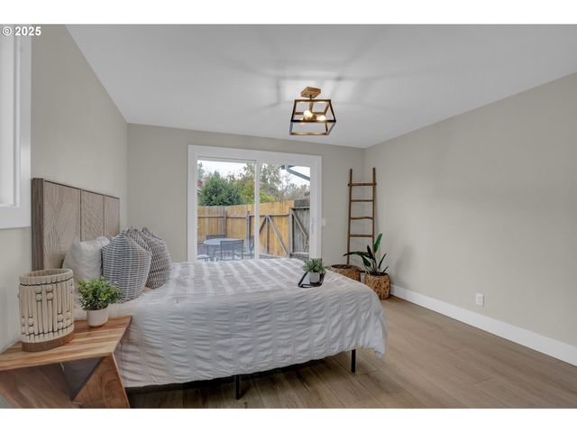 3708 GILHAM Rd, Eugene, OR 97401