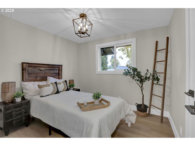 3708 GILHAM Rd, Eugene, OR 97401