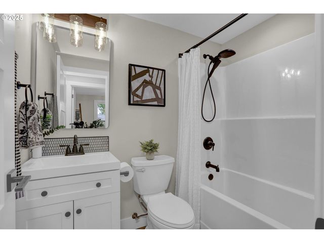 3708 GILHAM Rd, Eugene, OR 97401