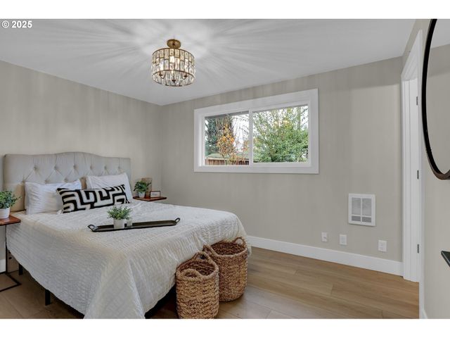 3708 GILHAM Rd, Eugene, OR 97401