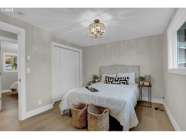 3708 GILHAM Rd, Eugene, OR 97401