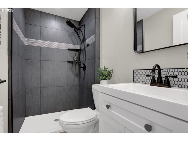 3708 GILHAM Rd, Eugene, OR 97401