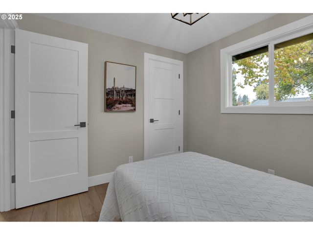 3708 GILHAM Rd, Eugene, OR 97401