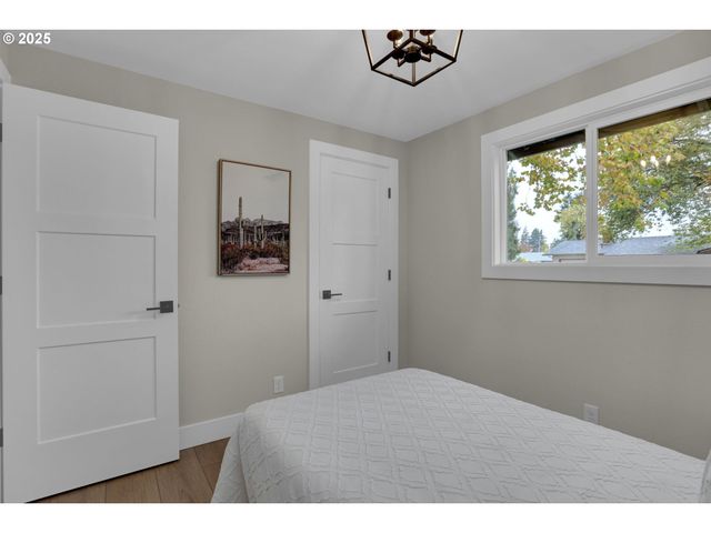 3708 GILHAM Rd, Eugene, OR 97401