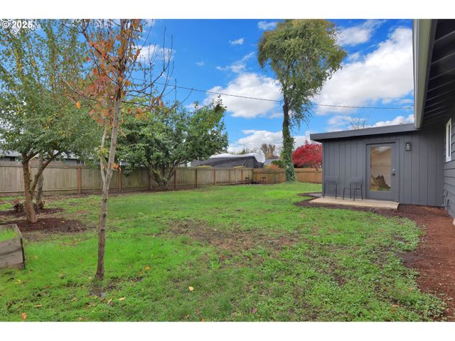 3708 GILHAM Rd, Eugene, OR 97401