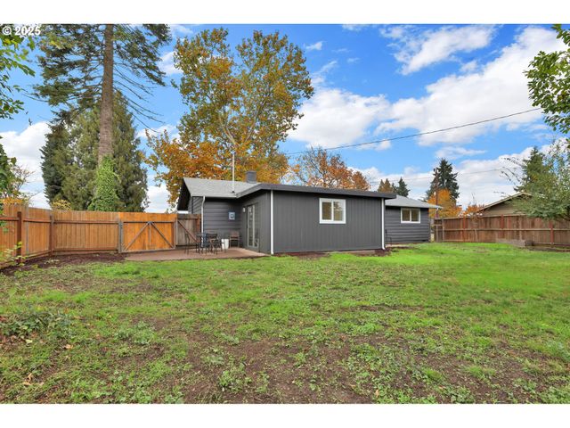 3708 GILHAM Rd, Eugene, OR 97401