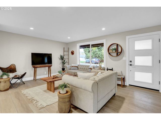 3708 GILHAM Rd, Eugene, OR 97401