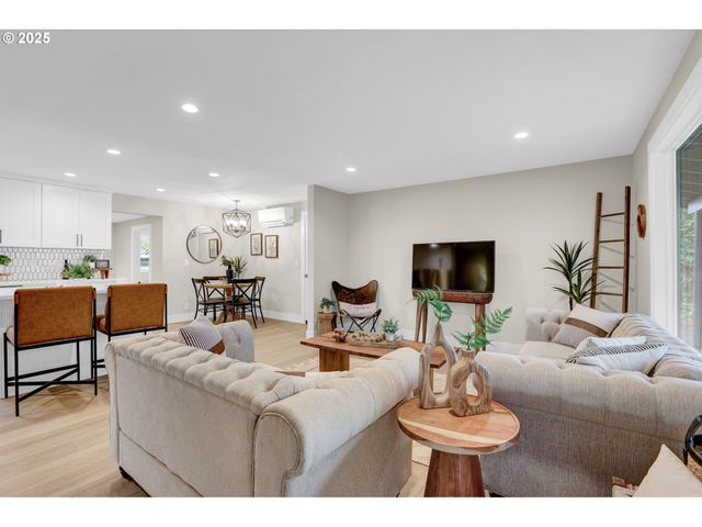 3708 GILHAM Rd, Eugene, OR 97401