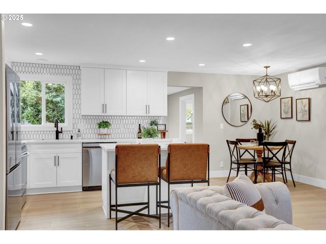 3708 GILHAM Rd, Eugene, OR 97401