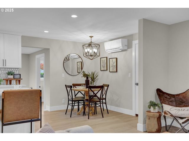 3708 GILHAM Rd, Eugene, OR 97401