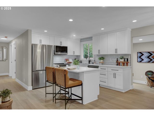 3708 GILHAM Rd, Eugene, OR 97401