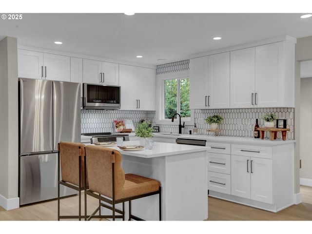 3708 GILHAM Rd, Eugene, OR 97401