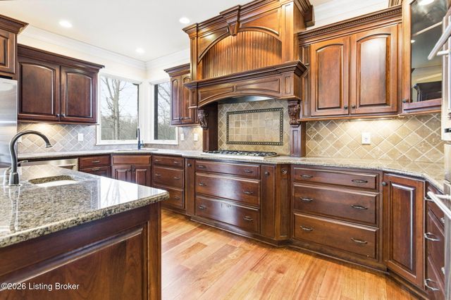 6115 Winkler Rd, Crestwood, KY 40014