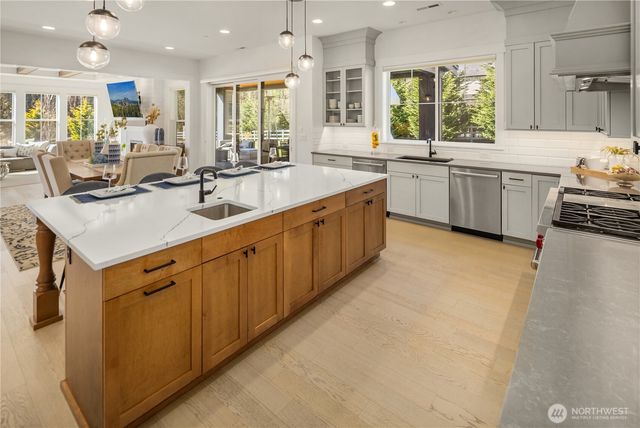 11688 NE 33rd St., Bellevue, WA 98005