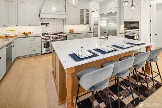 11688 NE 33rd St., Bellevue, WA 98005