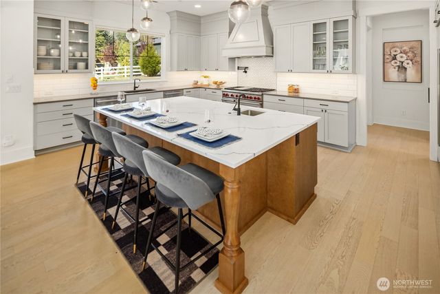 11688 NE 33rd St., Bellevue, WA 98005
