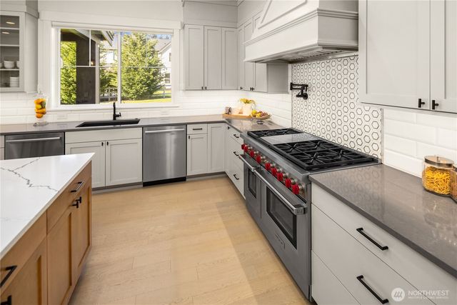 11688 NE 33rd St., Bellevue, WA 98005