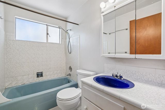 2352 49th Avenue SW, Seattle, WA 98116