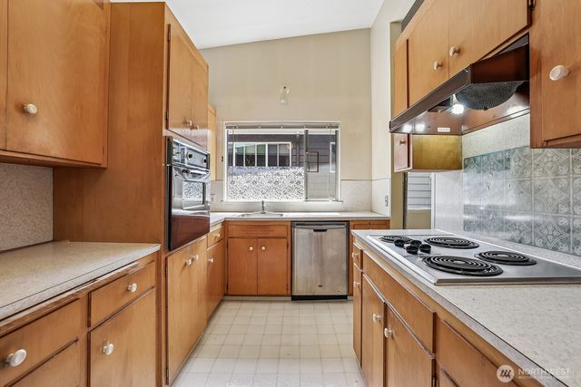 2352 49th Avenue SW, Seattle, WA 98116