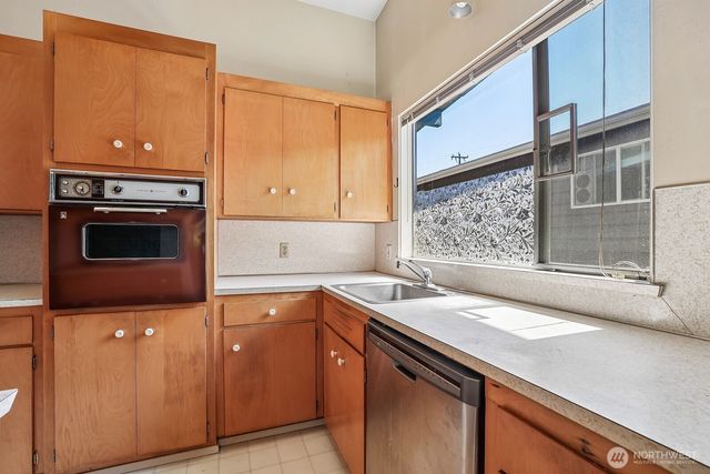 2352 49th Avenue SW, Seattle, WA 98116