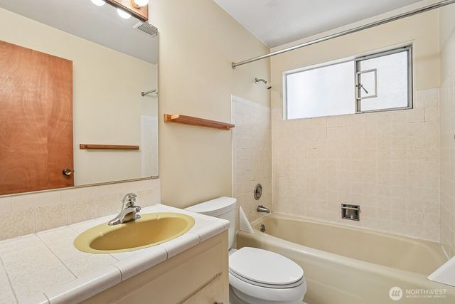 2352 49th Avenue SW, Seattle, WA 98116
