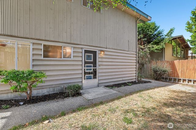 2352 49th Avenue SW, Seattle, WA 98116