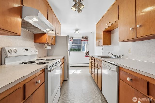 2352 49th Avenue SW, Seattle, WA 98116