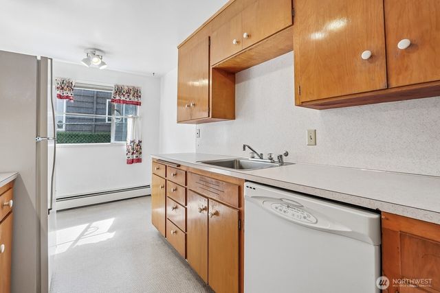 2352 49th Avenue SW, Seattle, WA 98116
