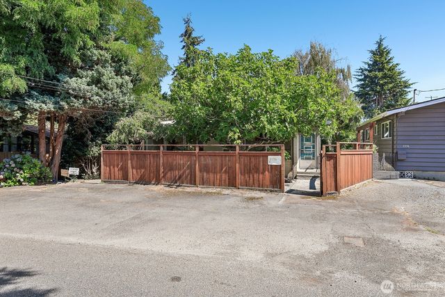 2352 49th Avenue SW, Seattle, WA 98116