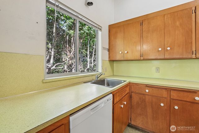 2352 49th Avenue SW, Seattle, WA 98116