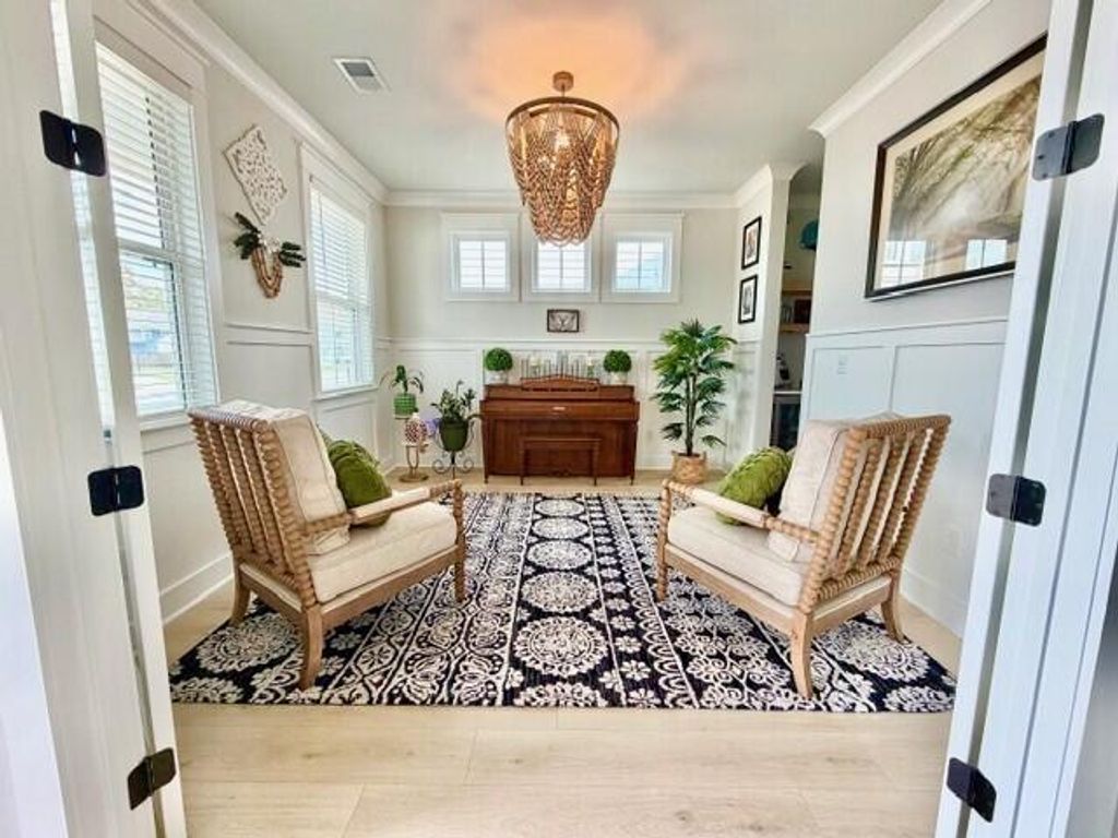 Image 11 of property listing at 142 Boots Branch Road, Summerville, SC 29485