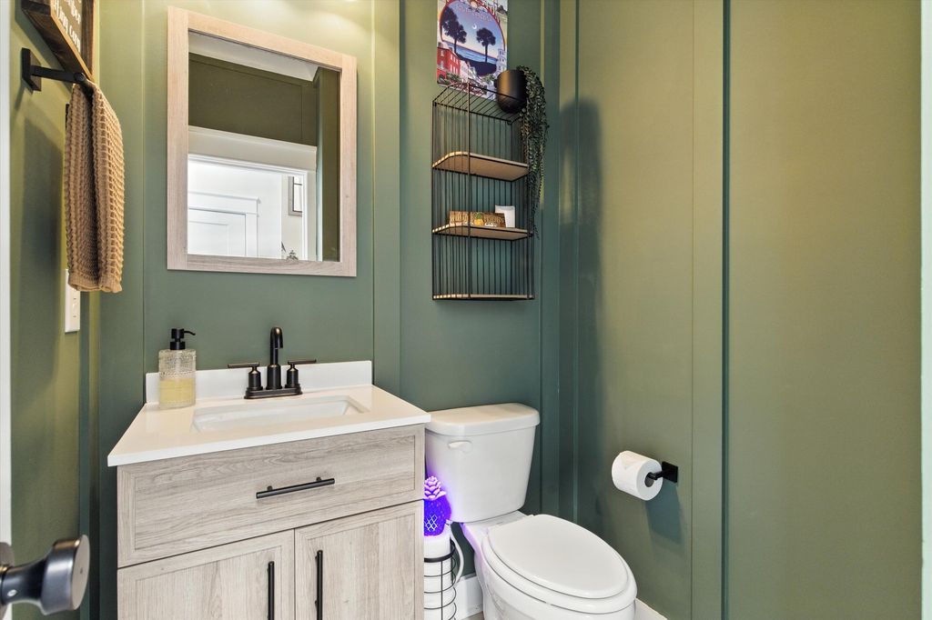 Image 16 of property listing at 142 Boots Branch Road, Summerville, SC 29485