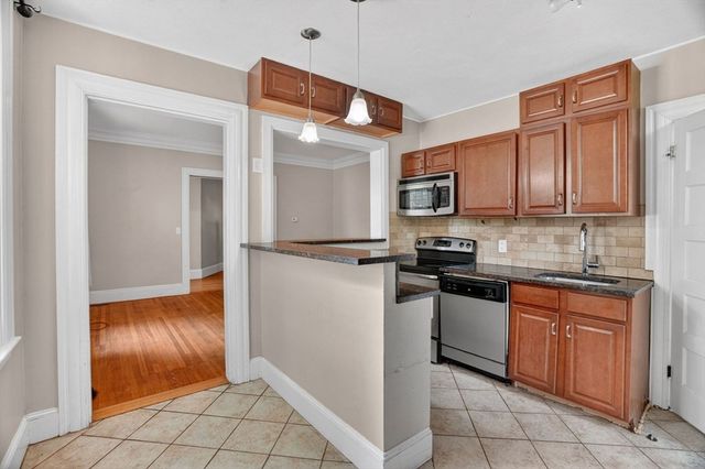 583 Watertown St 583, Newton, MA 02460