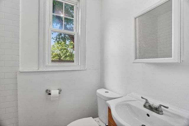 583 Watertown St 583, Newton, MA 02460